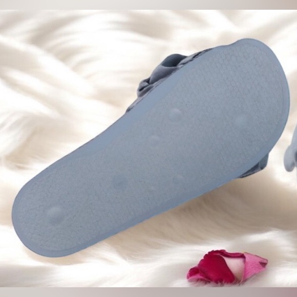 Fergalicious Blue Flutter Slide - Picture 4 of 6